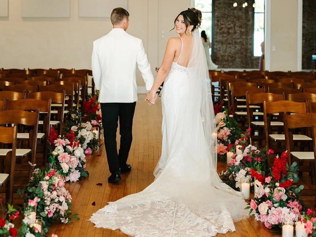 aisle-couple-1200x900